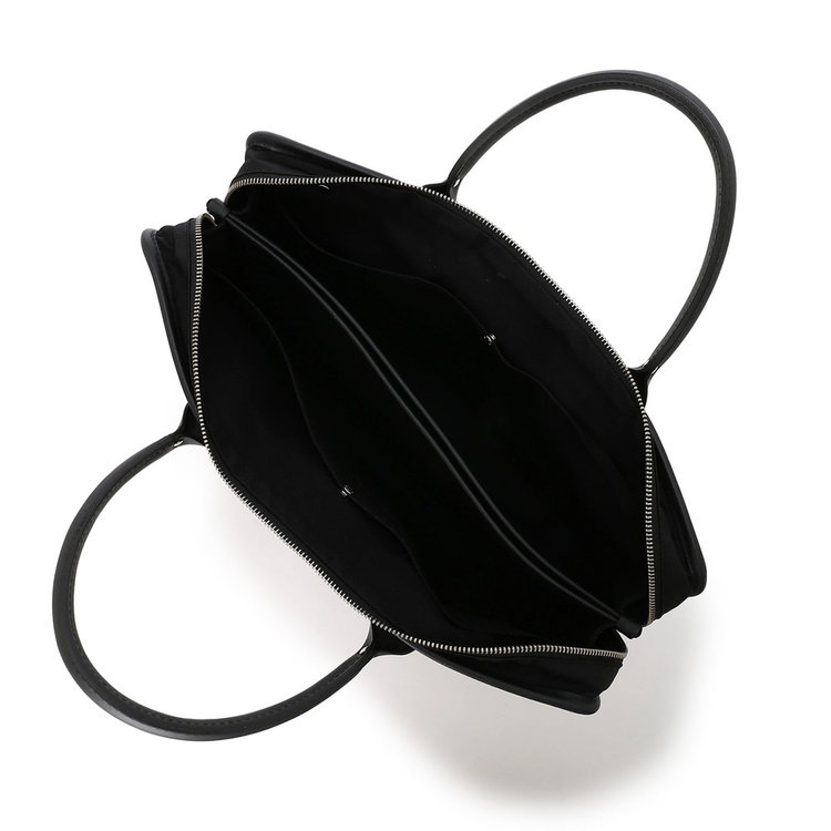 PCポケット×1、フリーポケット×2