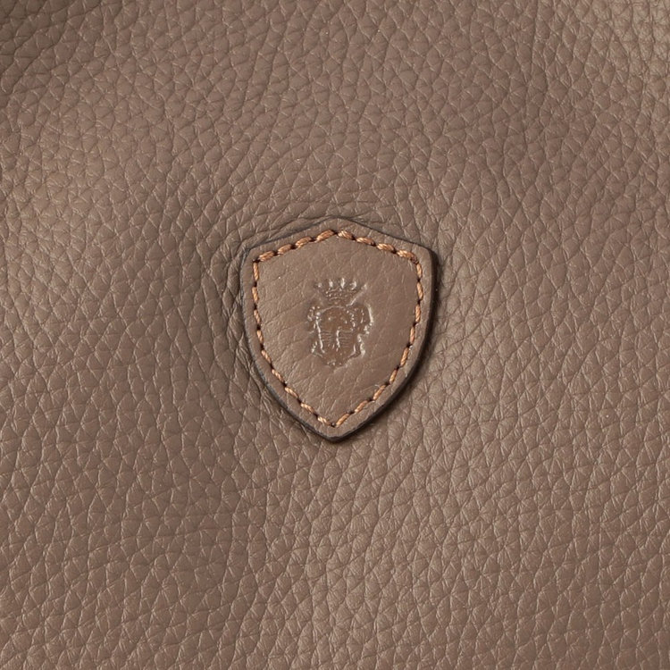 柔らかく細かなシボが美しいシュリンクレザー