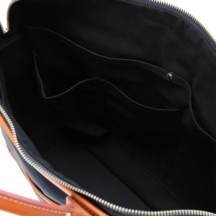 PCポケット×2、フリーポケット×2