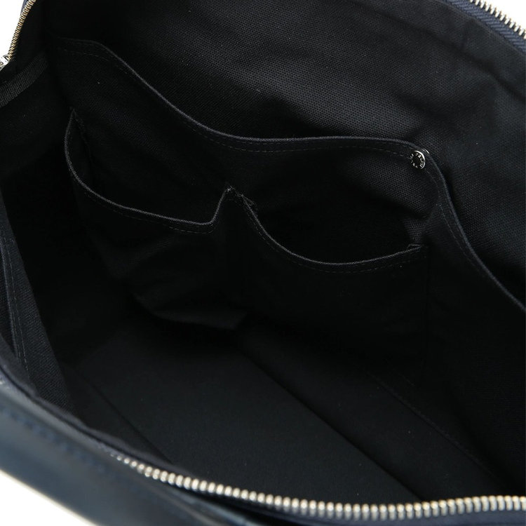 PCポケット×2、フリーポケット×2