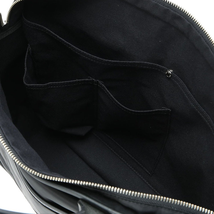 PCポケット×2、フリーポケット×2