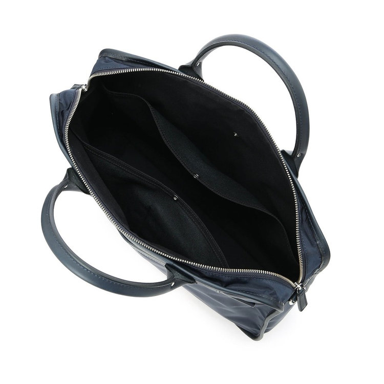 PCポケット×2、フリーポケット×2