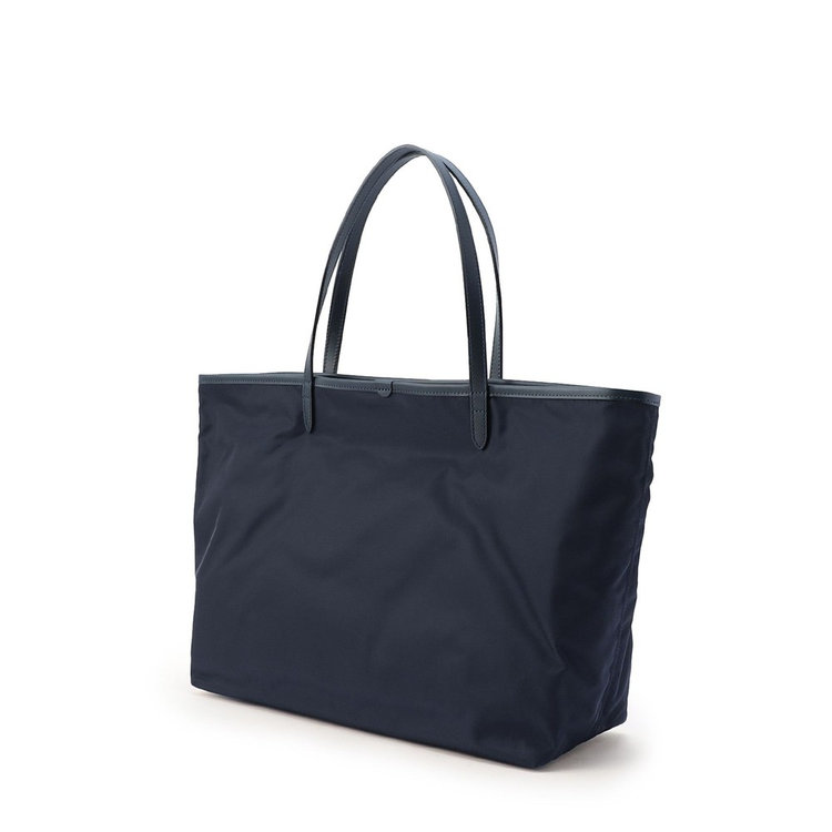 手持ち肩掛けしやすい長さのハンドル