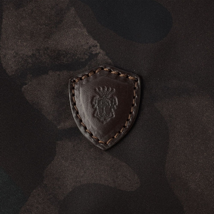 Felisiの代表的なデザインであるイタリアンレザーとナイロンのコンビネーション