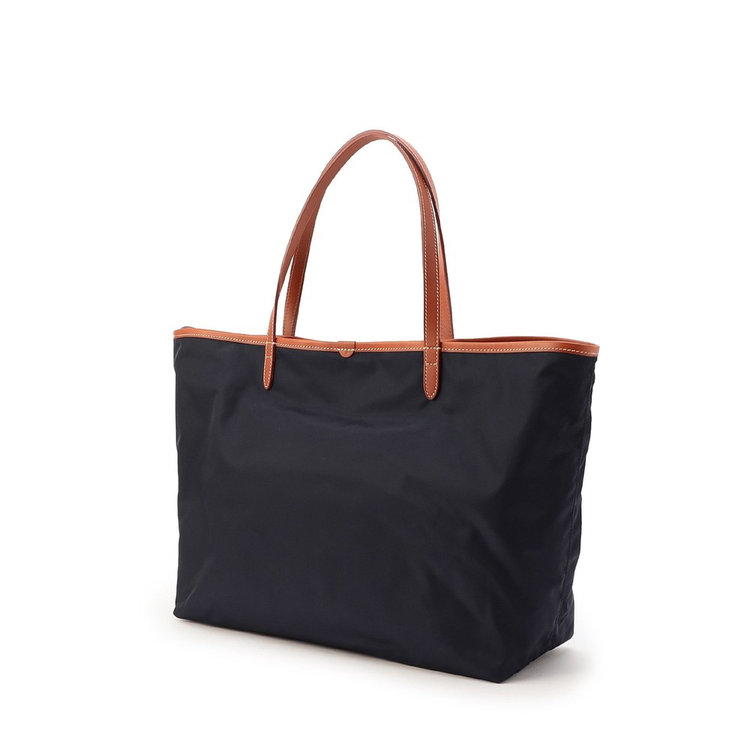 手持ち肩掛けしやすい長さのハンドル