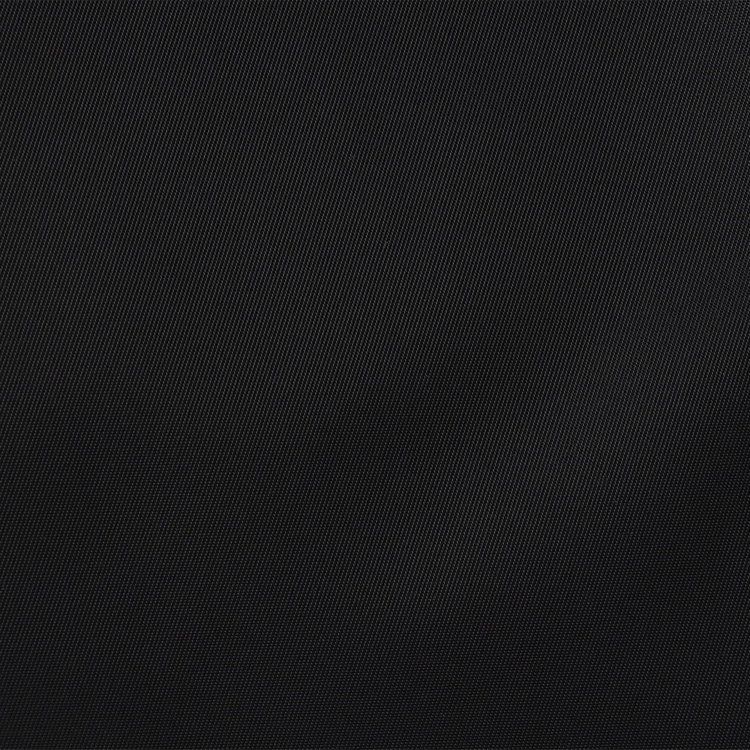 シルクのような光沢とイタリアンレザーにも通じる鮮やかな発色が魅力の上質ナイロン生地