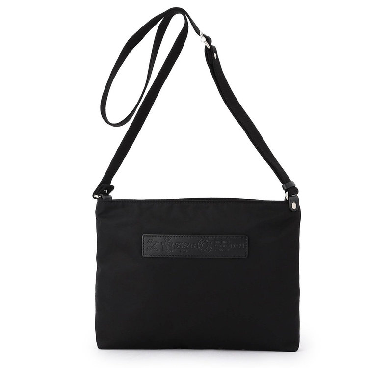 幅27cm、高さ20cm、マチ3.5cm