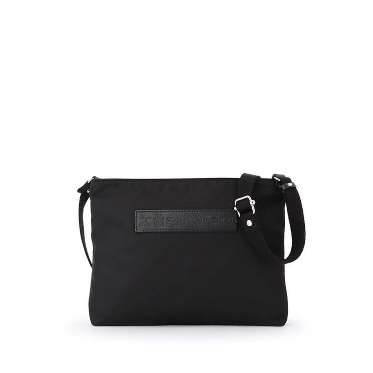 幅27cm、高さ20cm、マチ3.5cm