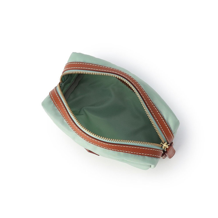 内装にもイタリアンナイロンを採用