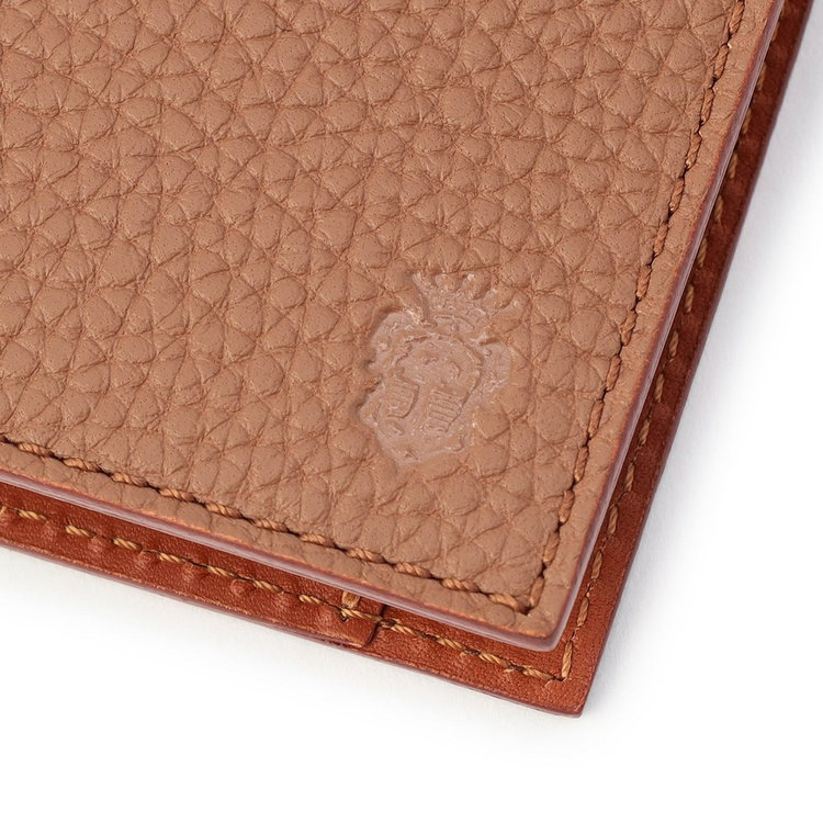 繊細なステッチワークに、コバは切り目磨き仕上げ