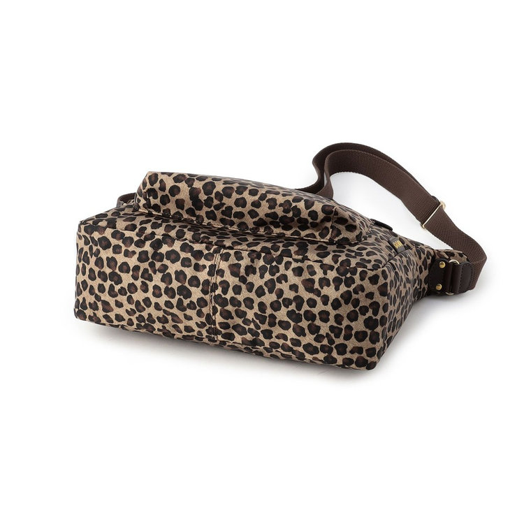 実用性の高い幅広マチ