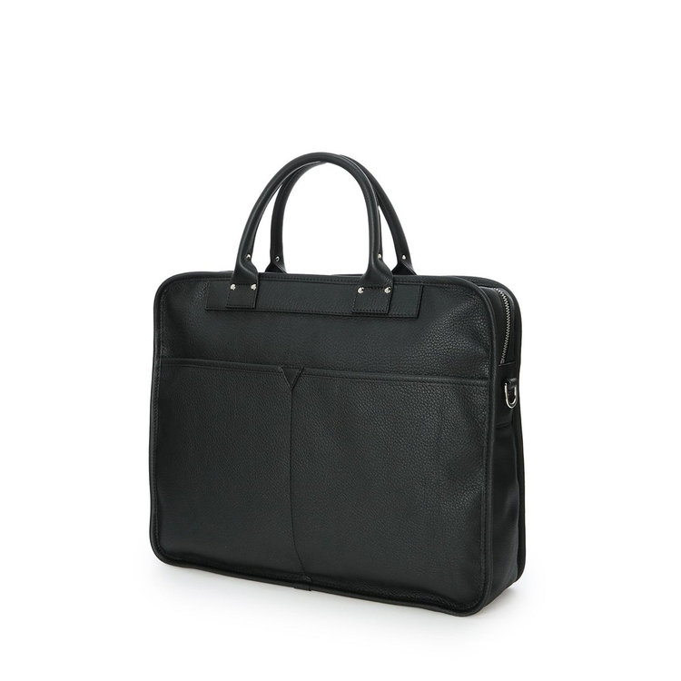 ボディ背面にフリーポケットを追加し利便性を向上