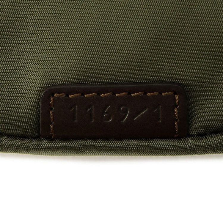 イタリア製ナイロン×レザーのFelisiアイコンデザイン