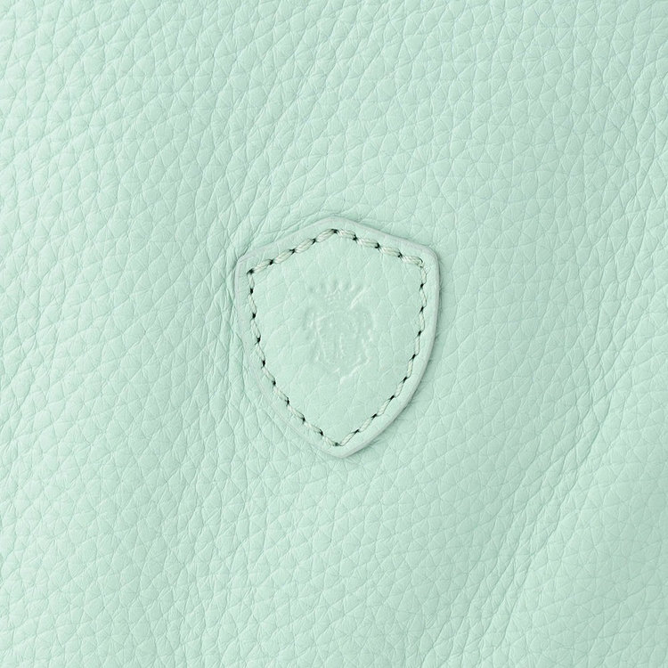 柔らかく細かなシボが美しいシュリンクレザー