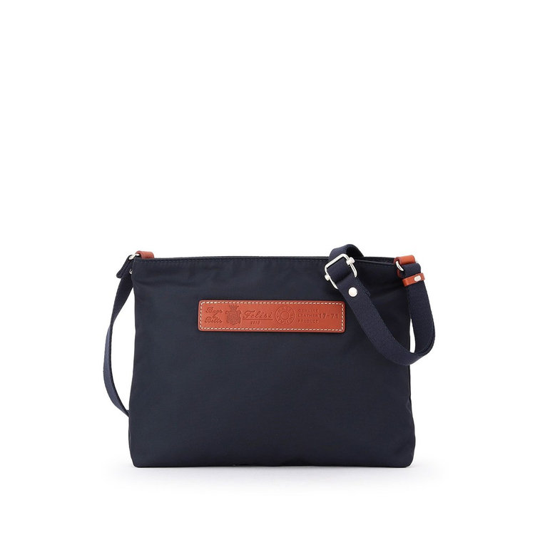 幅27cm、高さ20cm、マチ3.5cm