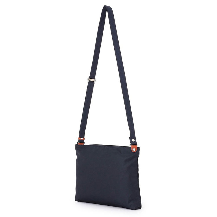 ショルダーストラップ長さ調節可能（約62〜118cm）