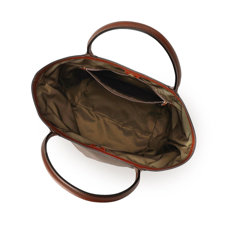 シンプルさを追求した1層構造のメインコンパートメント