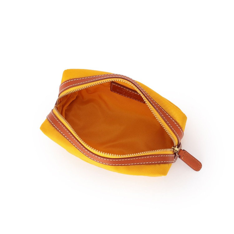 内装にもイタリアンナイロンを採用