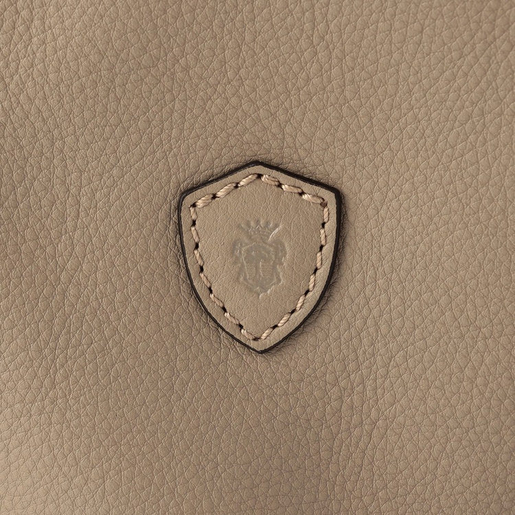 柔らかく細かなシボが美しいシュリンクレザー