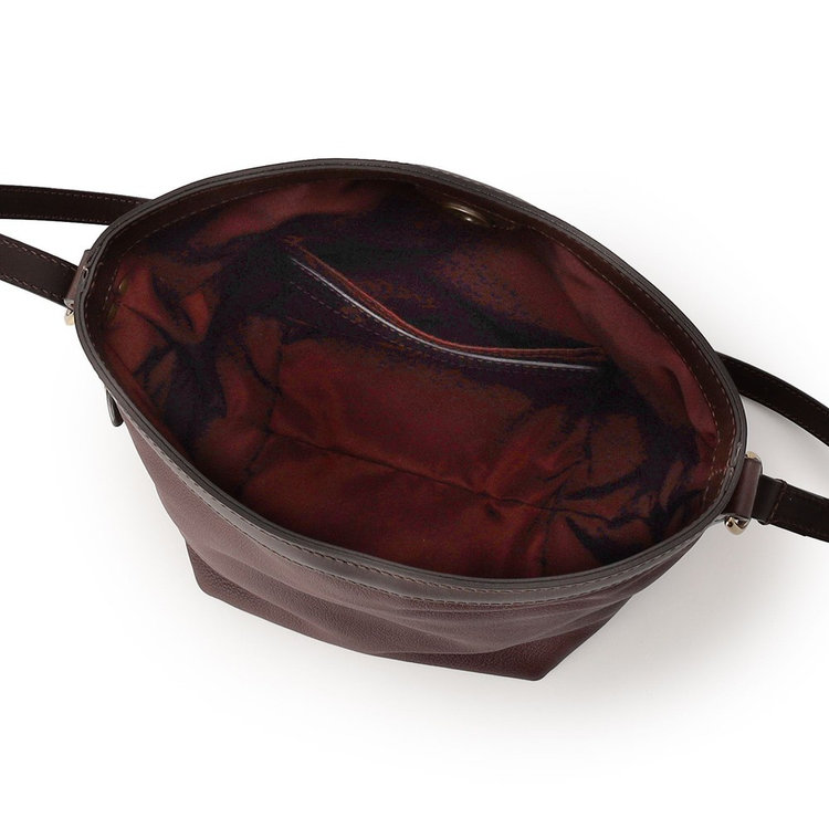 シンプルさを追求した1層構造のメインコンパートメント