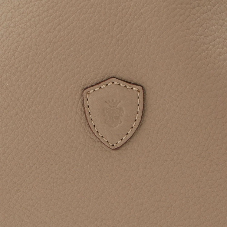 柔らかく細かなシボが美しいシュリンクレザー