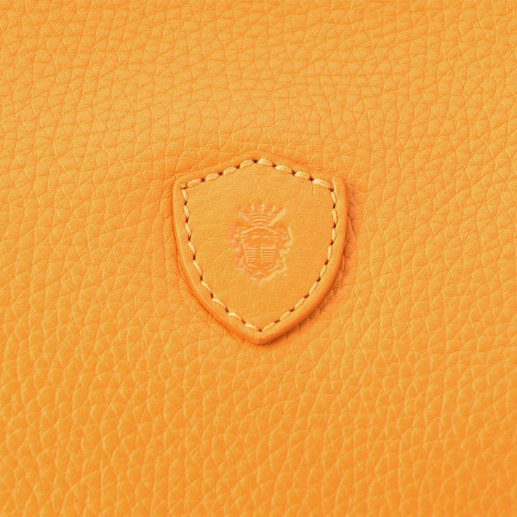 柔らかく細かなシボが美しいシュリンクレザー