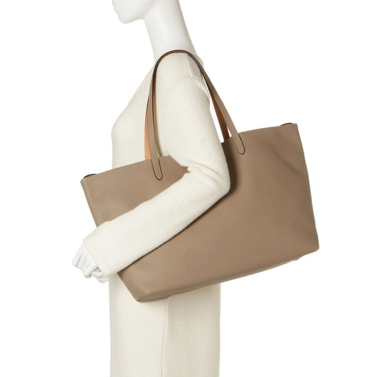 手持ち肩掛けしやすい長さのハンドル