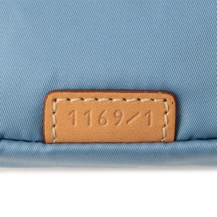 イタリア製ナイロン×レザーのFelisiアイコンデザイン