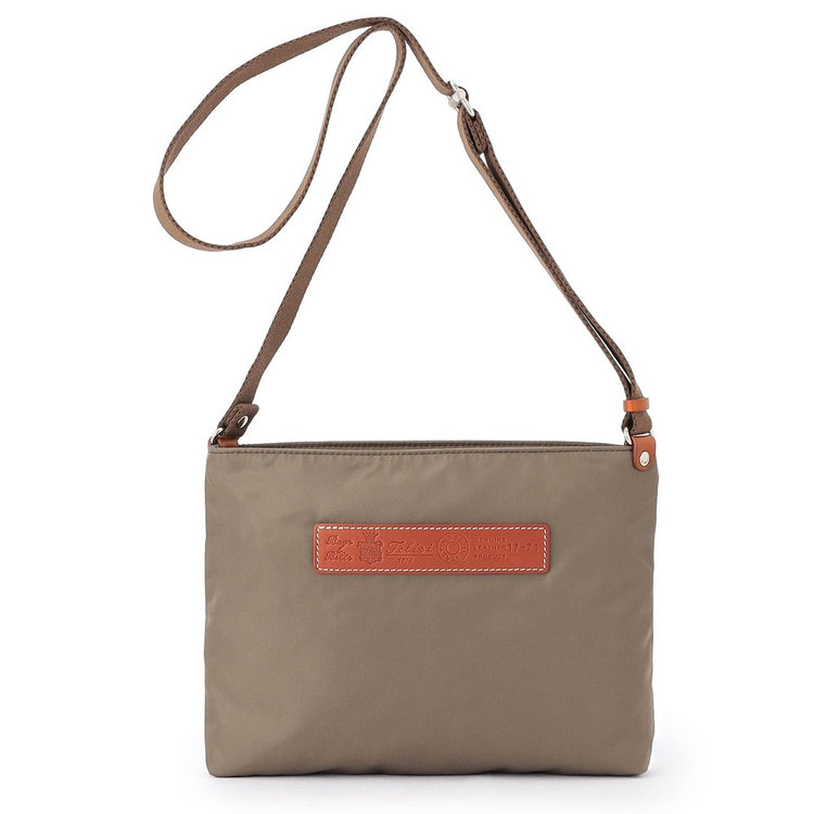 幅27cm、高さ20cm、マチ3.5cm