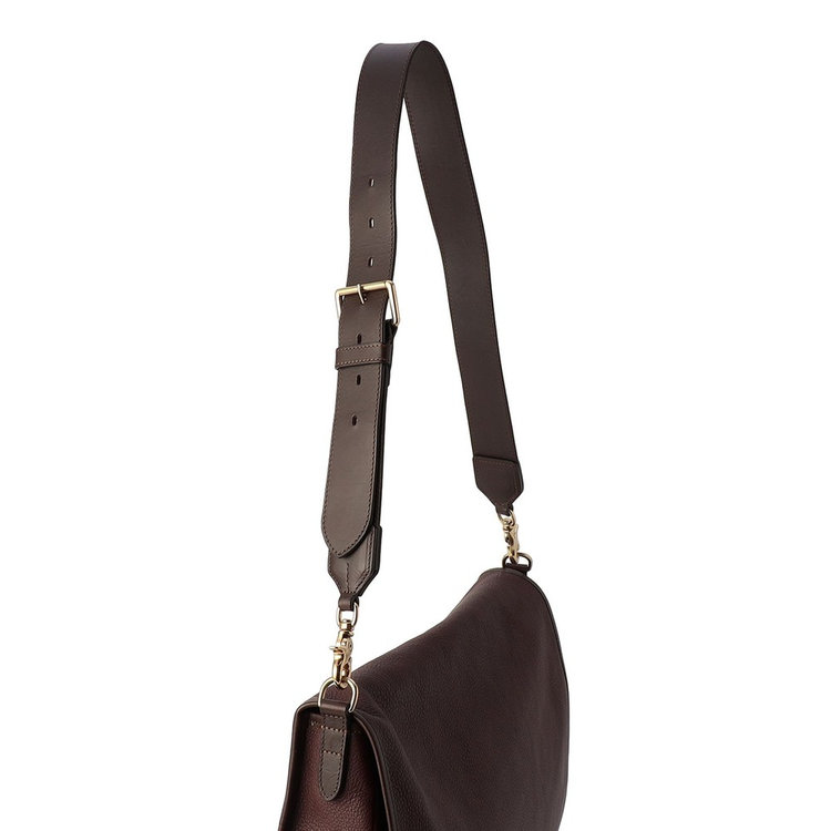 素材にこだわり、シュリンクレザーとバケッタレザーを贅沢に使用