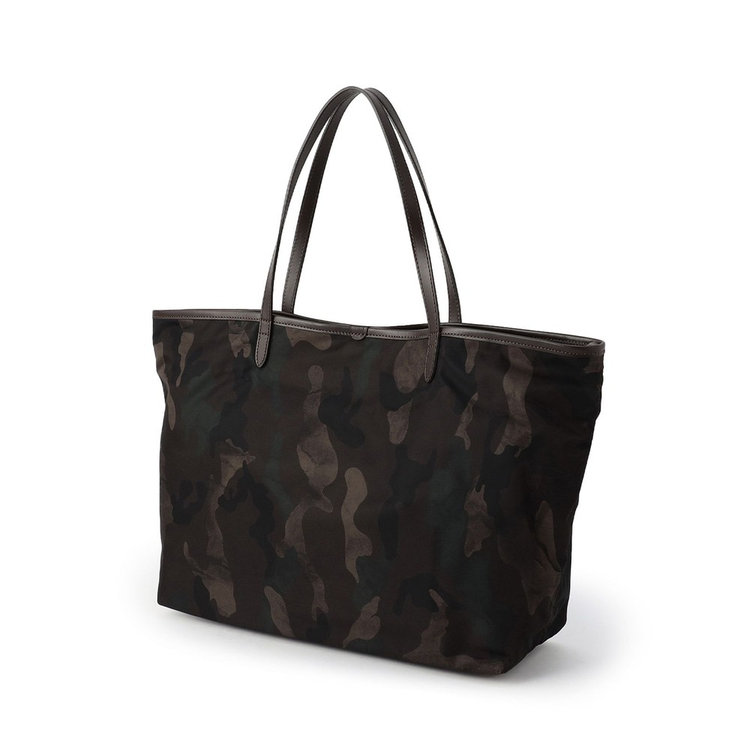 コンパクトな横幅と、やや深さのあるバランスの良いデザイン