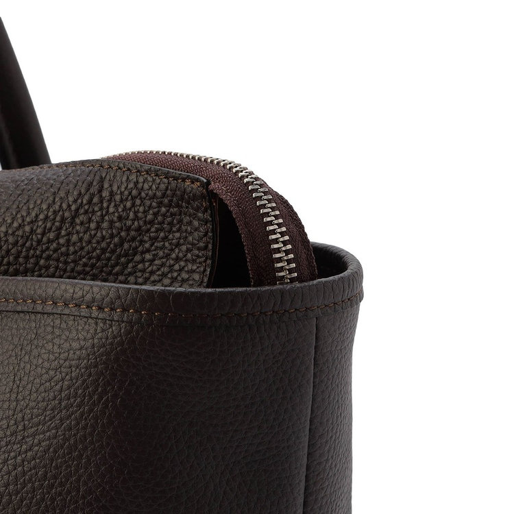 ファスナーエンドは内側に収納も可能