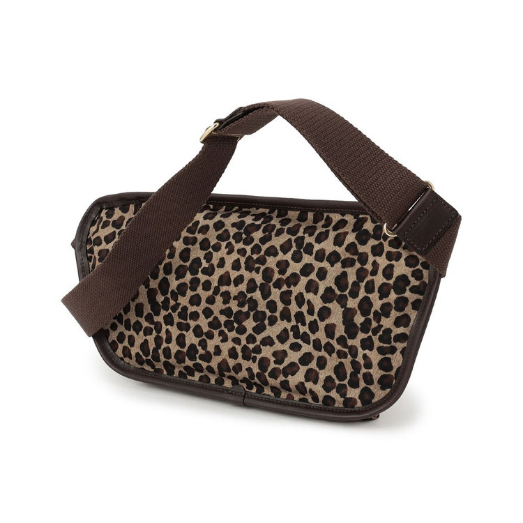 身体への負担を軽減する幅広ショルダーストラップ