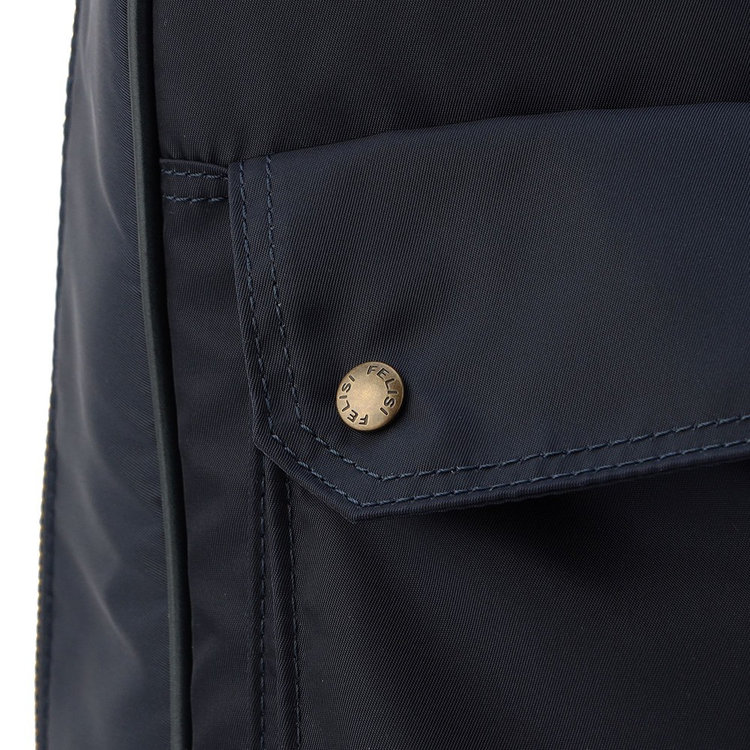 アイコニックなフロントポケット