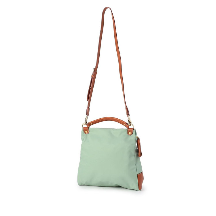 ショルダーストラップ取り外し、長さ調整可能（約96〜110cm）