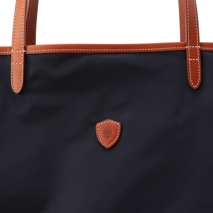 イタリア製ナイロン×レザーのFelisiアイコンデザイン