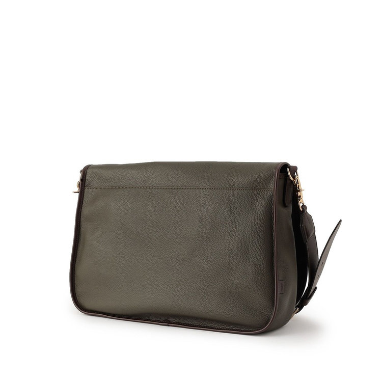 フェラーラに住む人々のハートフルさを表現した、イタリア特有のナチュラルトーンのカラーリング