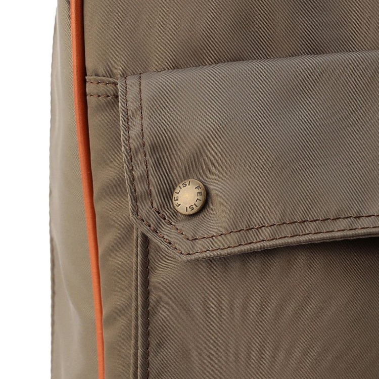 アイコニックなフロントポケット