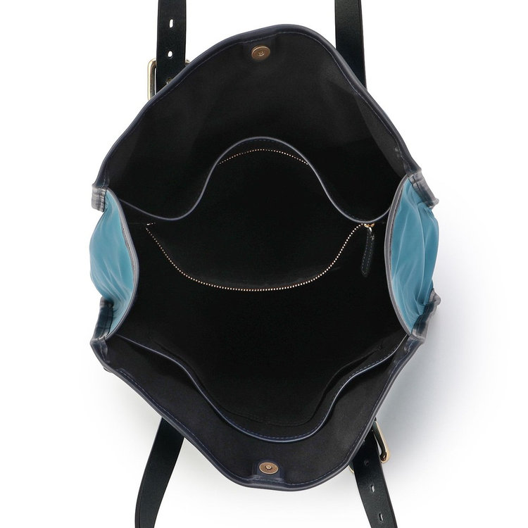 ファスナー付きポケット×1