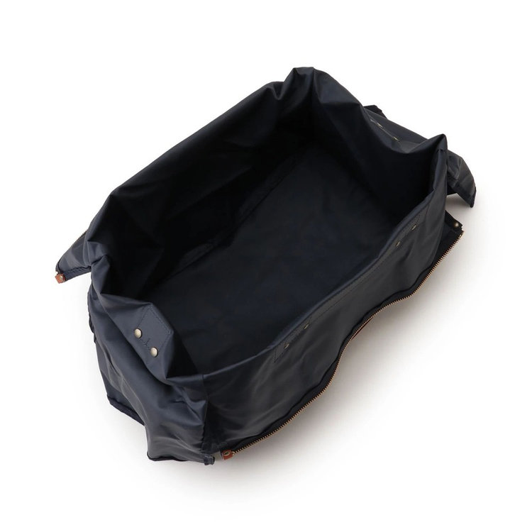 開口部は4方向に開閉可能。メイン室はシンプルな1層構造です。