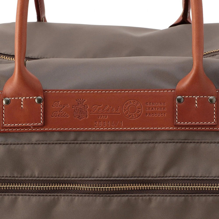 イタリアンナイロン×バケッタレザーのFelisiヘリテージデザイン