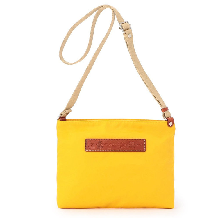 幅27cm、高さ20cm、マチ3.5cm