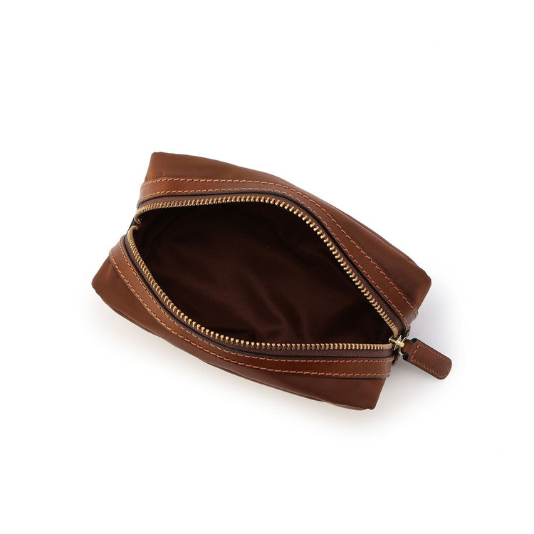 内装にもイタリアンナイロンを採用