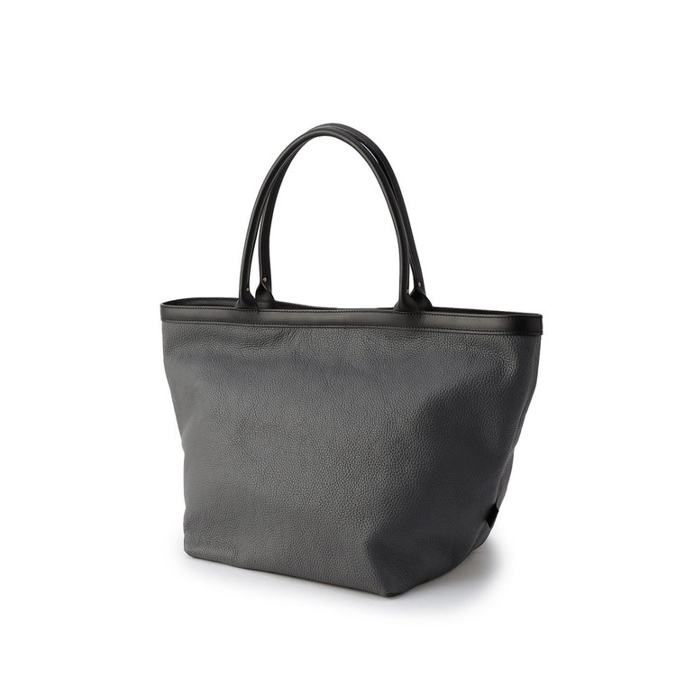 フェラーラに住む人々のハートフルさを表現した、イタリア特有のナチュラルトーンのカラーリング