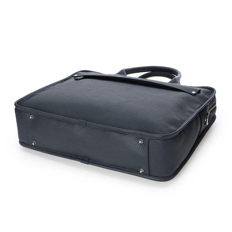 ボトムには耐久性を向上させる底鋲が付属