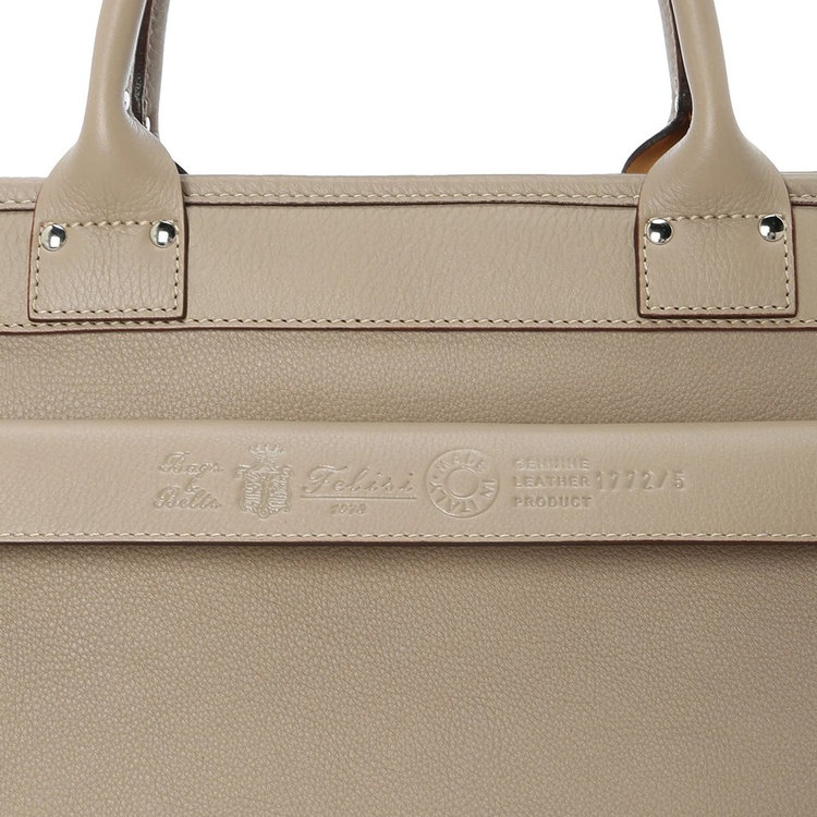 柔らかく細かなシボが美しいシュリンクレザー