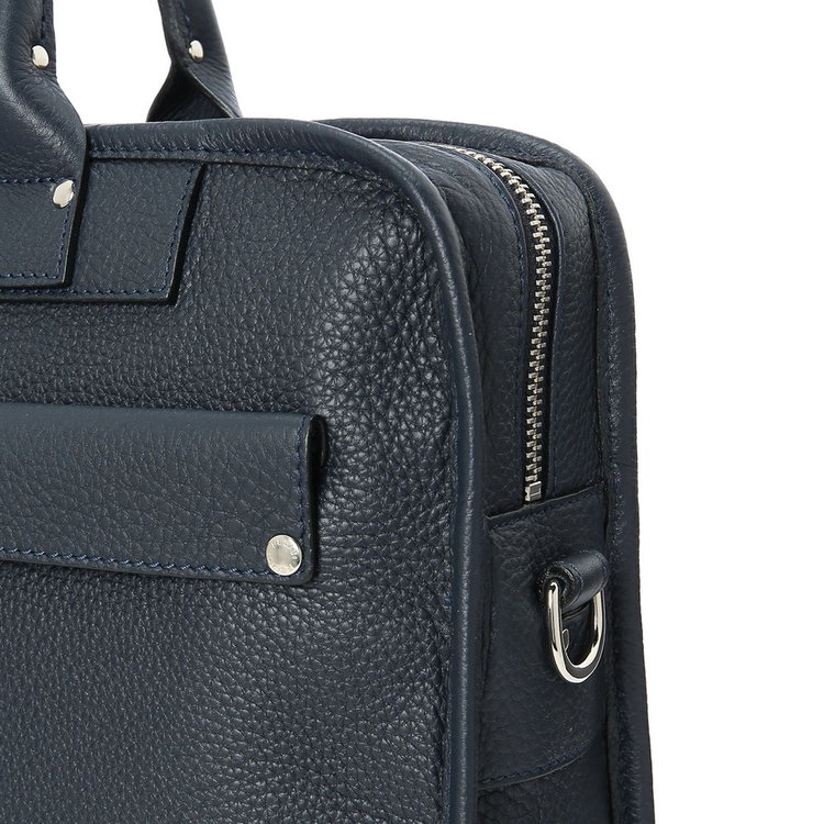 Dカンに別売りショルダーストラップを取り付け可能