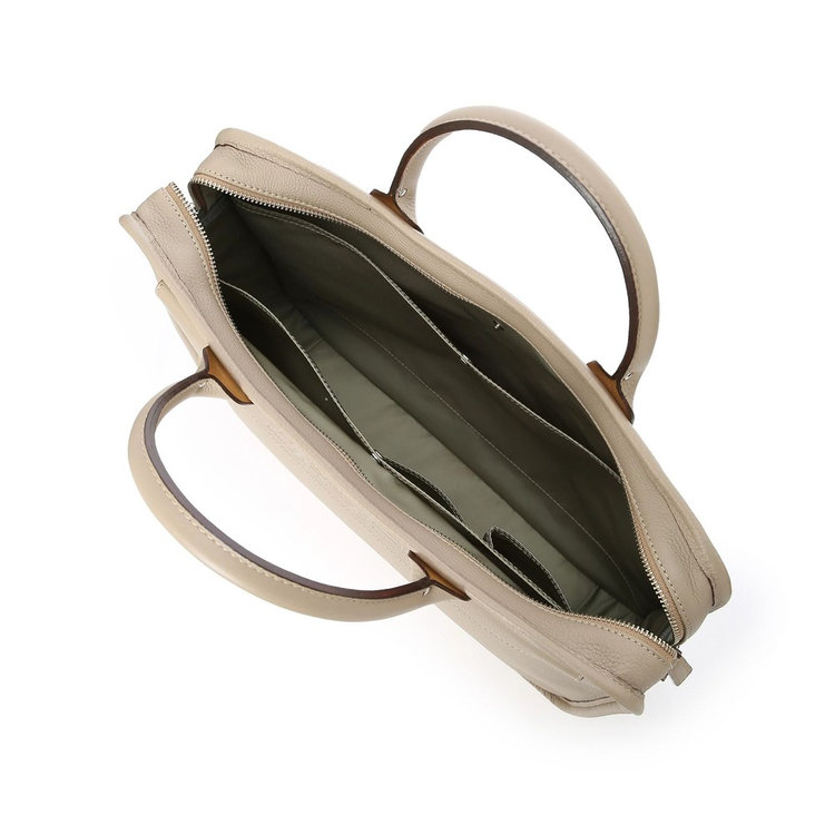 PCポケット×2、フリーポケット×2