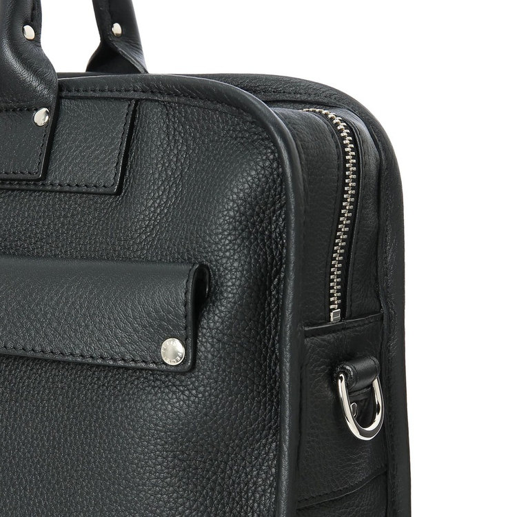 Dカンに別売りショルダーストラップを取り付け可能