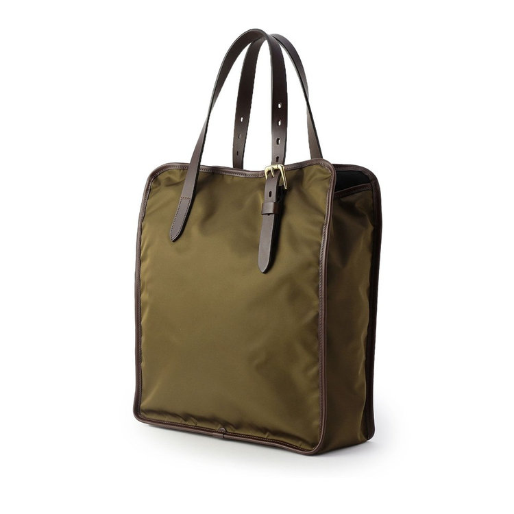 メイン室は開閉しやすいマグネットボタン式